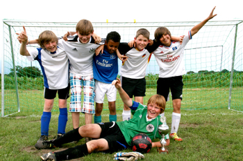 Sieger des Turniers 2012 wurde erneut das Team: Runde Ecken. Die Mannschaft ist auf dem Gruppenfoto abgebildet.